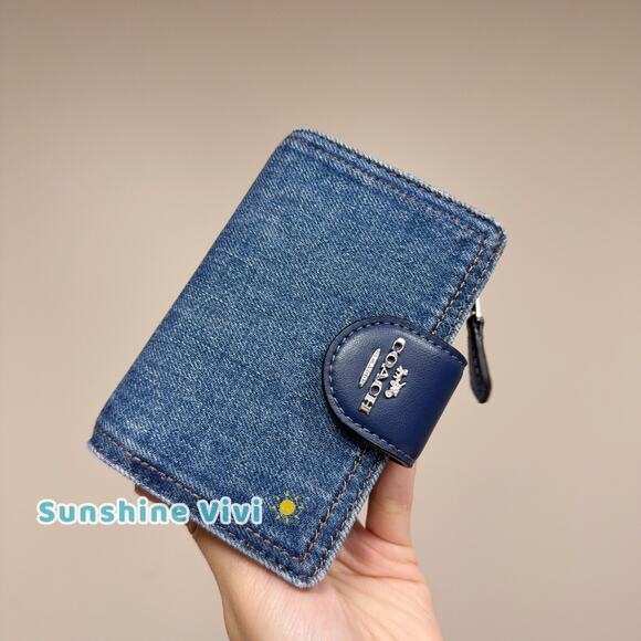 折りたたみ財布 Coach Medium Corner Zip Wallet CAO96 DENIM Coach Medium Corner Zip Wallet In Signature Denim | Brixton